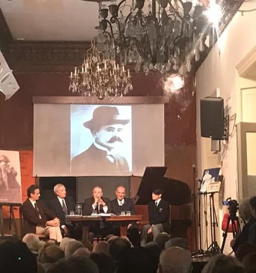 Marcelo Castelo exponiendo en la Academia Nacional del Tango