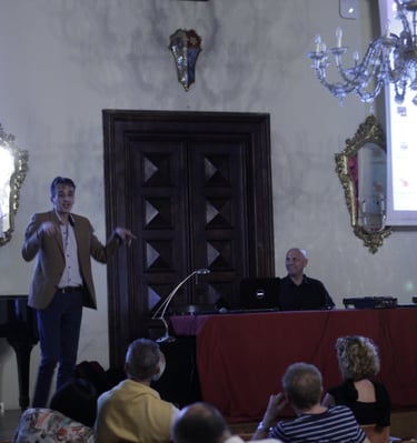 Marcelo Castelo exponiendo en Ímola, Italia