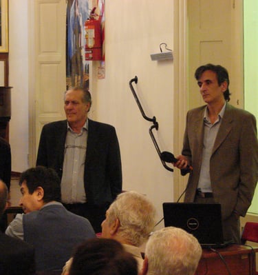 Marcelo Castelo exponiendo en la Academia Nacional del tango, junto a Tito Rivadeneira