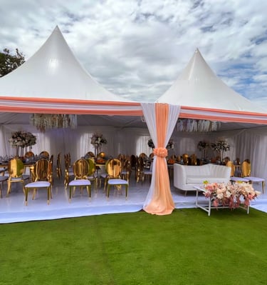carpa 20x40 para eventos al aire libre, decorada con manteles, sillas y mesas, el paso diamond events