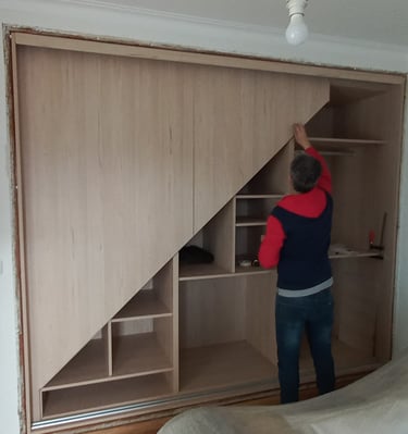 Roupeiro portas deslizantes em escadas, roupeiros em Sassoeiros