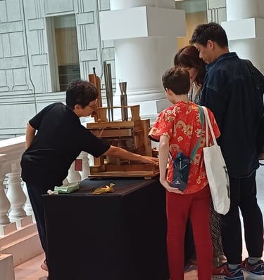showing the mechanism of a pipe organ