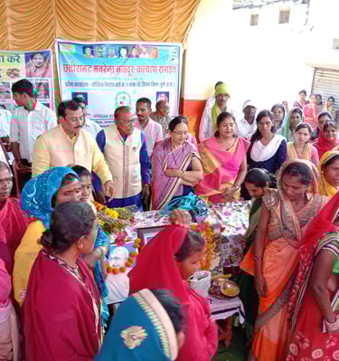 crowed of woman in the program