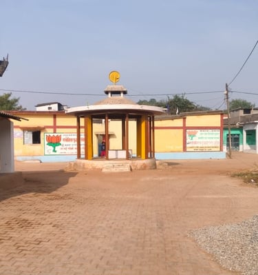 chabutra in main chowk