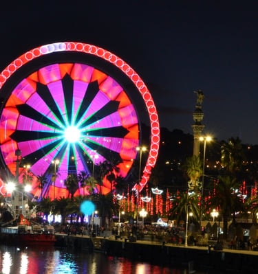 a ferris wheel in the middle of theBarcelona port at a chilly winter night