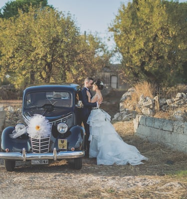 sposi con auto d'epoca a Ragusa