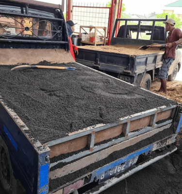 Material delivery phase at Villa Oraya, coordinated by Vision Immo Bali as part of project developme