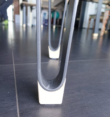 pied de chaise bois et fer