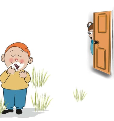 Niño comiendo pastel con mamá llamando desde la puerta