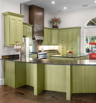 Owner/Guest-use Kitchen: Whip up tasty meals with friends and family.