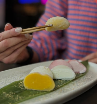 Mochi ledai – spalvingi, apvalūs japoniški desertai, kurių viduje yra švelnus ledų įdaras