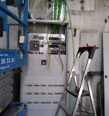 Cuadro electrico en nave industrial