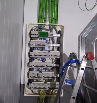 Cuadro electrico en obrador industrial