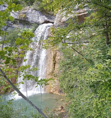 belle cascade au canyon de Rabou, Serre-Ponçon, Alpes du sud, Embrun, Chorges, Savines