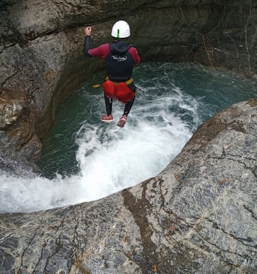 Saut au canyon du Fournel, Serre Ponçon, Hautes Alpes, Guillestre, Embrun, Briançon