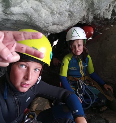 Activité pour enfants de 6 ans à Serre-Ponçon, en randonnée aquatique et canyoning
