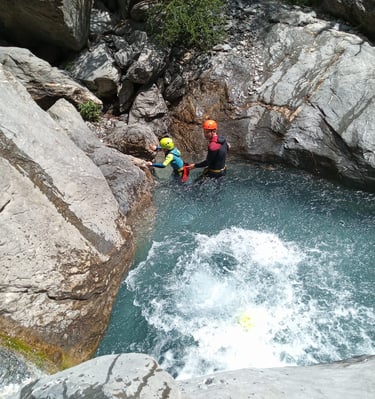 canyoning Hautes Alpes lac de Serre ponçon en famille, enfants à partir de 6 ans