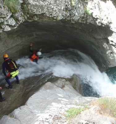 Toboggan en S, canyon des Oules de Freissinières, canyoning sportif 05, Hautes alpes