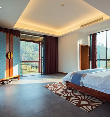 The Yangshuo LI River Resort has spacious family rooms with great views of Yangshuo and the Li River