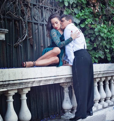 Romantic Tango pose by Adrian Veredice & Alejandra Hobert. Outdoor photo by Machado Cicala