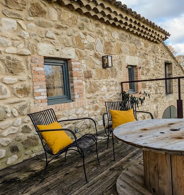 Terrasse suspendu du gite des ramières à la ferme gourmande