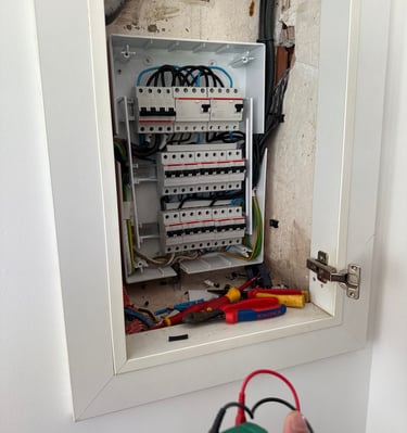 Installation professionnelle de tableau électrique aux normes