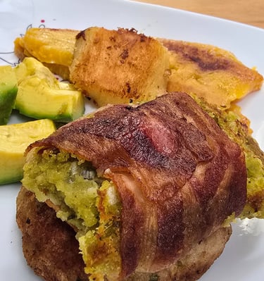 estas son hamburguesas de arberjas con tocineta envueltas delciosas