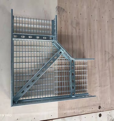 a elbow of wire mesh cable tray with cable ladder design