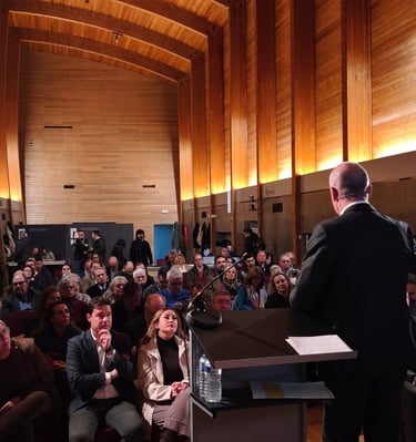 Sonorización profesional con micros de diadema, microfonía inalámbrica y mesa digital