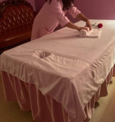 owater spa massage therapist at work