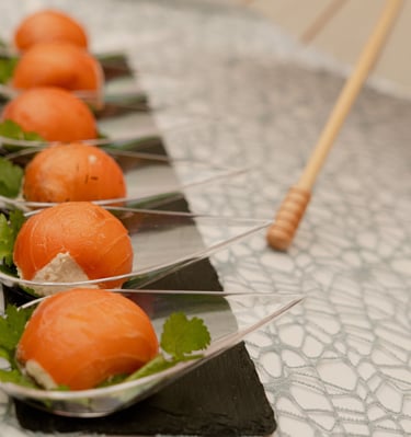 Catering creativo en Málaga con presentación gourmet y sabores increíbles. Elegancia en cada bocado