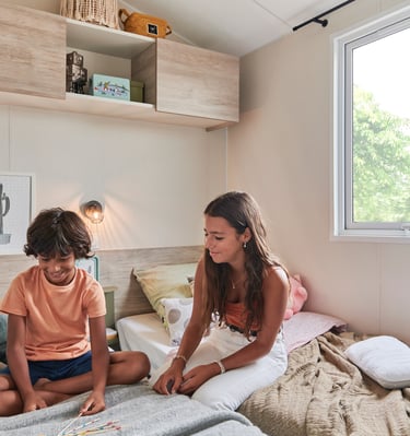 alt="Mobil‑home 6 personnes situé près de la plage au camping La Grée Penvins"