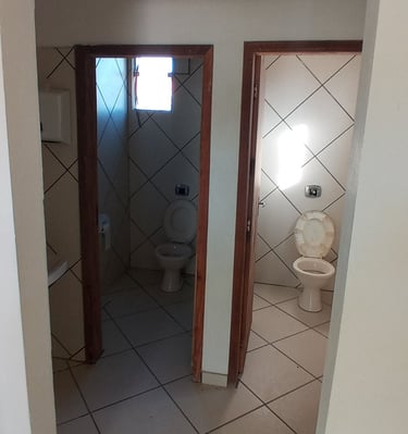 Imovel comercial no bairro Iperoba em Sao Francisco do Sul - mostrando os banheiros