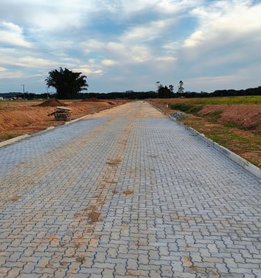 Lotes à venda em Araquari - Rua sendo pavimentada no Loteamento Recanto da Fazenda