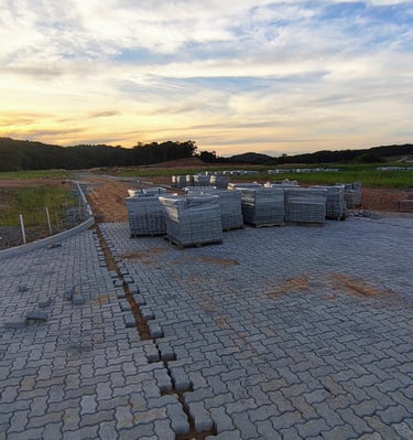 Lotes à venda em Araquari - Rua sendo pavimentada no Loteamento Recanto da Fazenda