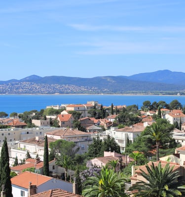 Vue exceptionnelle sur la mer et sur la ville de Saint-Raphaël