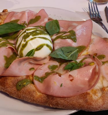 🍕 Pizza Ovale Mortadella, burrata e pistacchio by Indieblondie® from Le Marche in Italy™ 