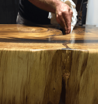 Table basse en bois de Suar