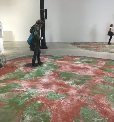 sol en béton pour expo artistique