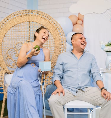 Mamá embarazada sonriendo en su Baby Shower