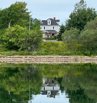 Balmor Landing Best Cape Breton Airbnb with waterfront view, lots of privacy, sleeps 8 people