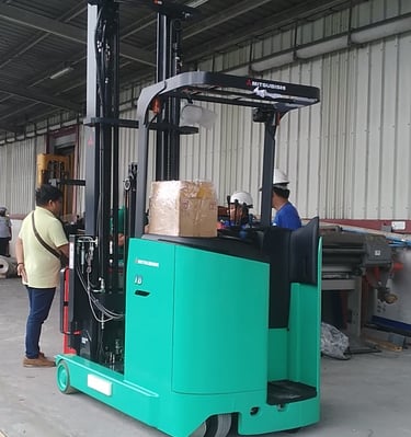 RBS2 Reach Truck