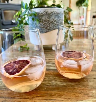 Blood orange thirsty slice in a Gin and Tonic