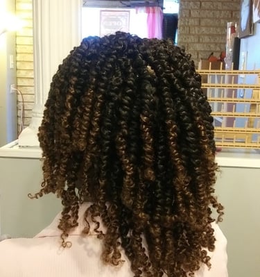 Crochet style done by a licensed stylist in Pretty in Pink Beauty Salon, Inc.