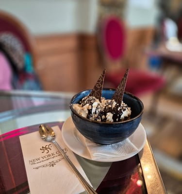 New York Café - Budapest. Considerada a cafeteria mais linda do mundo