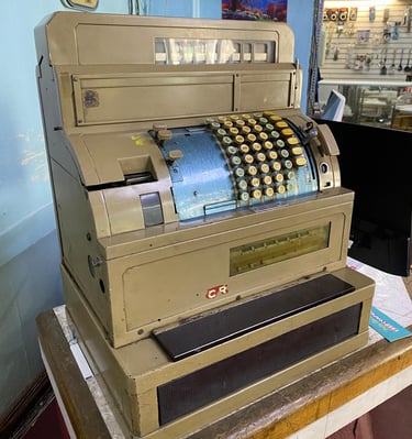 Caja registradora de los año 70 nuestro primer producto 