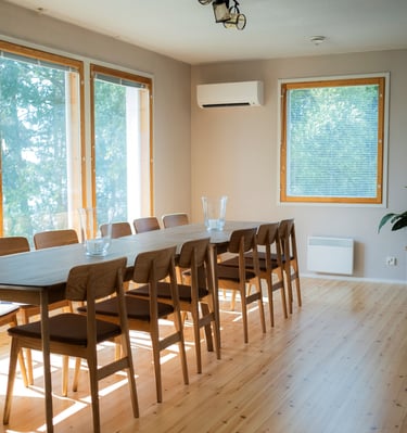 13 henkilön ruokapöytä