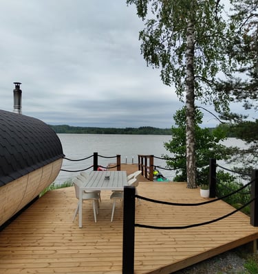 Rantasaunan terassi ja laituri