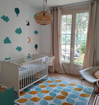 Fresque murale au pochoir Fresh Fresque Evrecy Caen Normandie chambre d'enfant nuages et oiseaux