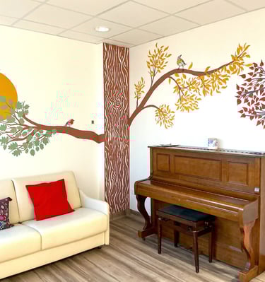 fresque arbre oiseaux salon famille hôpital cancer Baclesse Normandie Caen muraliste peinture murs